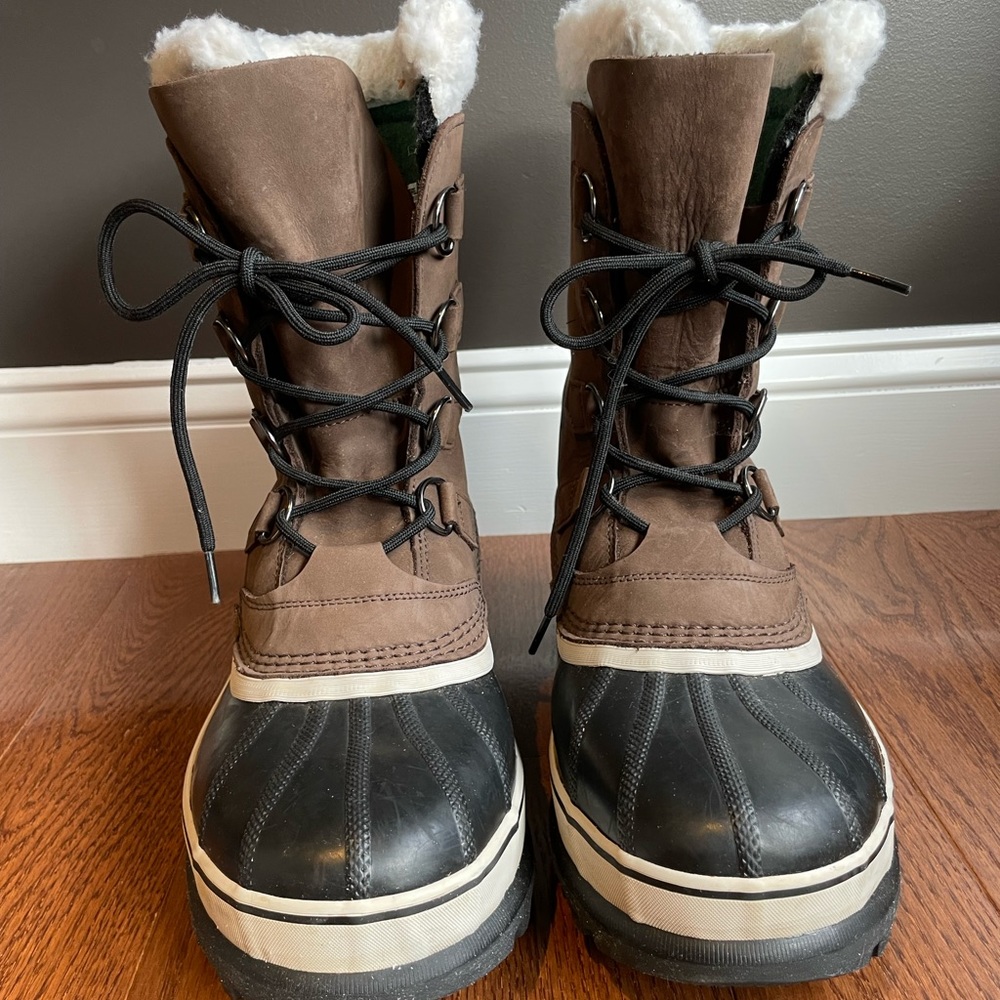 Size 12 men’s Caribou Sorel boots.  Worn less than 10 times.
